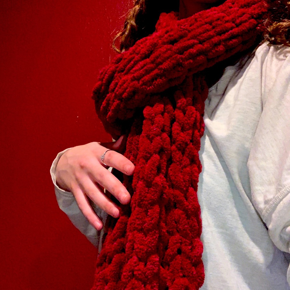 HANDMADE RED KNIT YARN SCARF